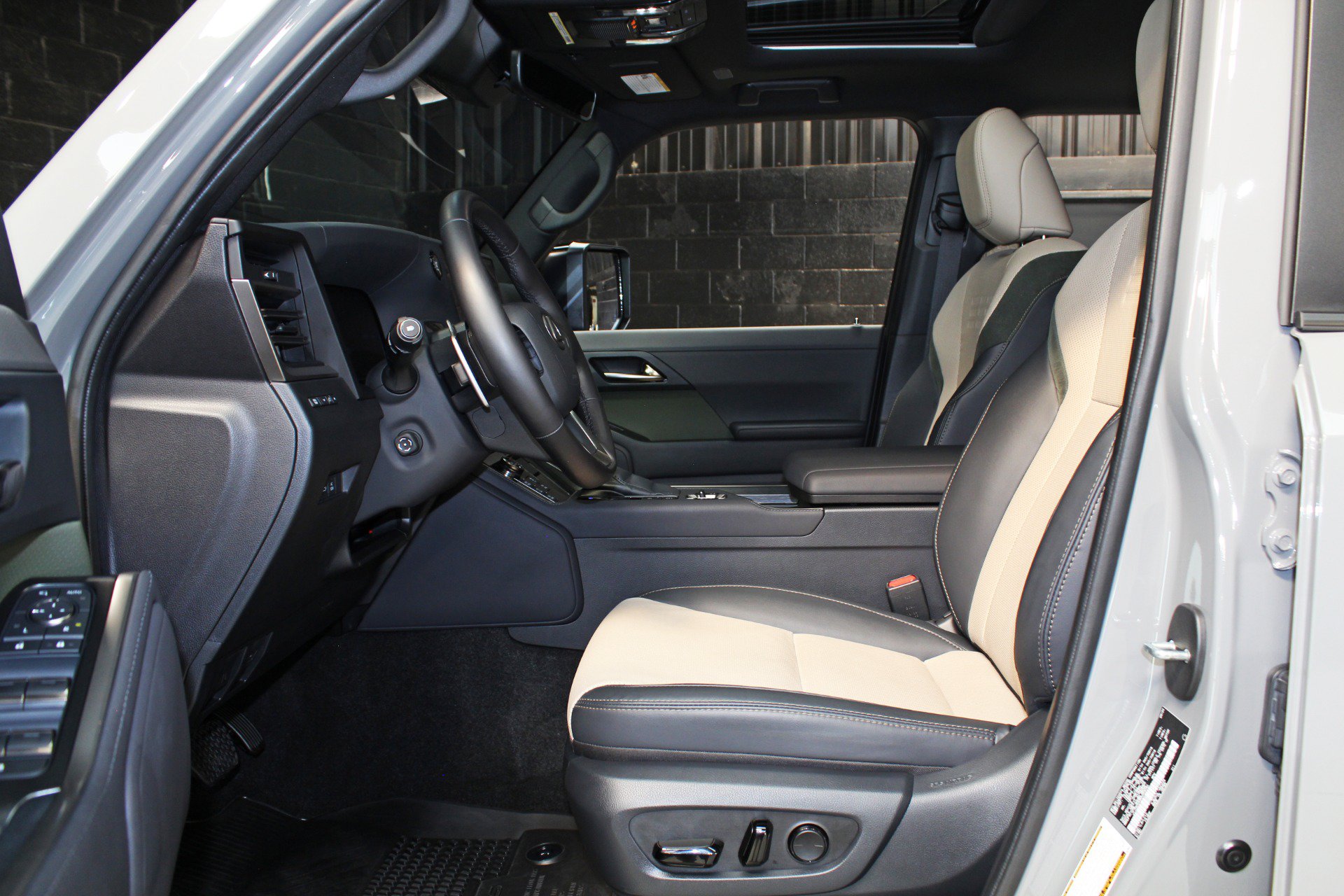 Used 2024 Lexus GX 550 AWD/4WD image 33