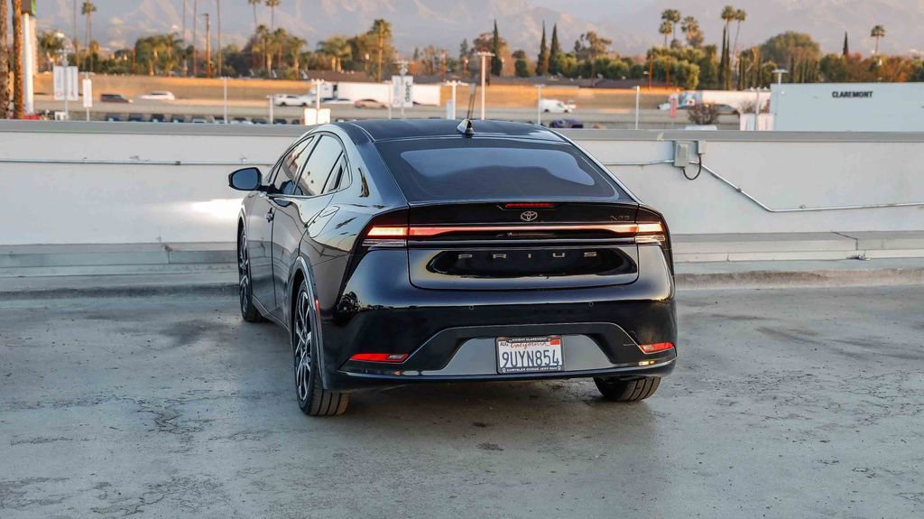 Used 2025 Toyota Prius Plug-In Hybrid image 7