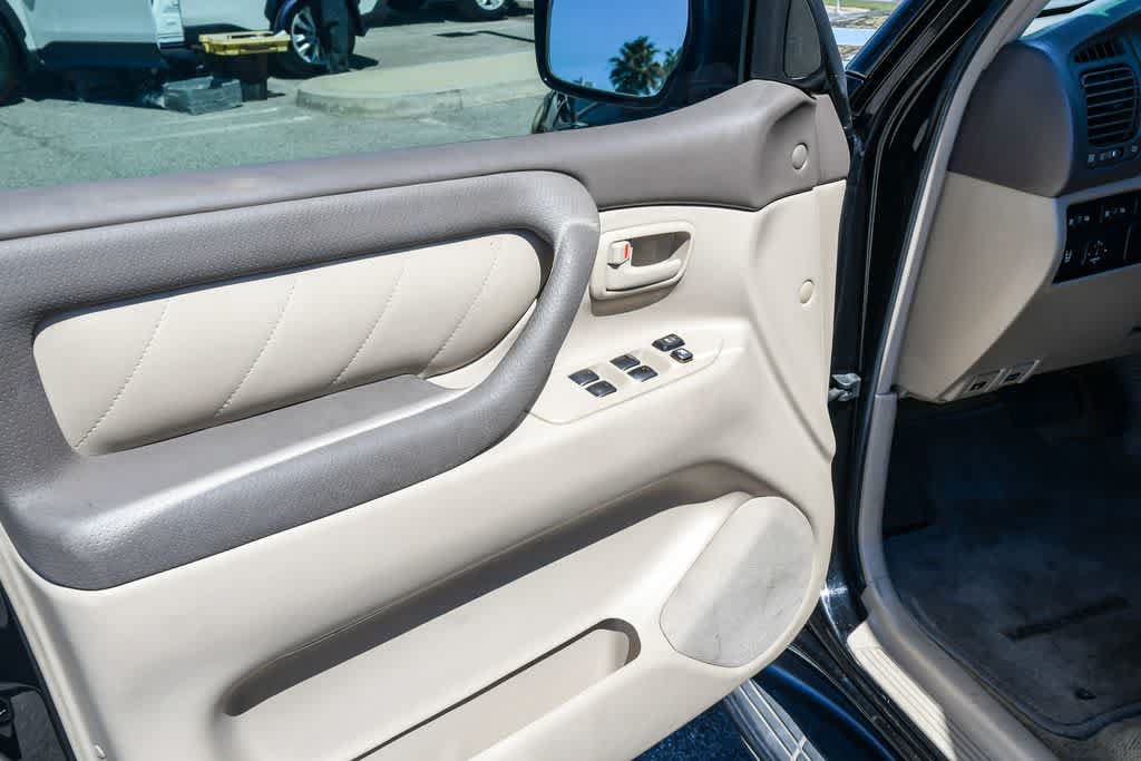 Used 2006 Toyota Land Cruiser AWD/4WD image 30