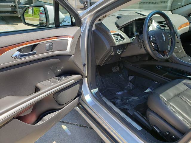 Used 2013 Lincoln MKZ FWD image 10