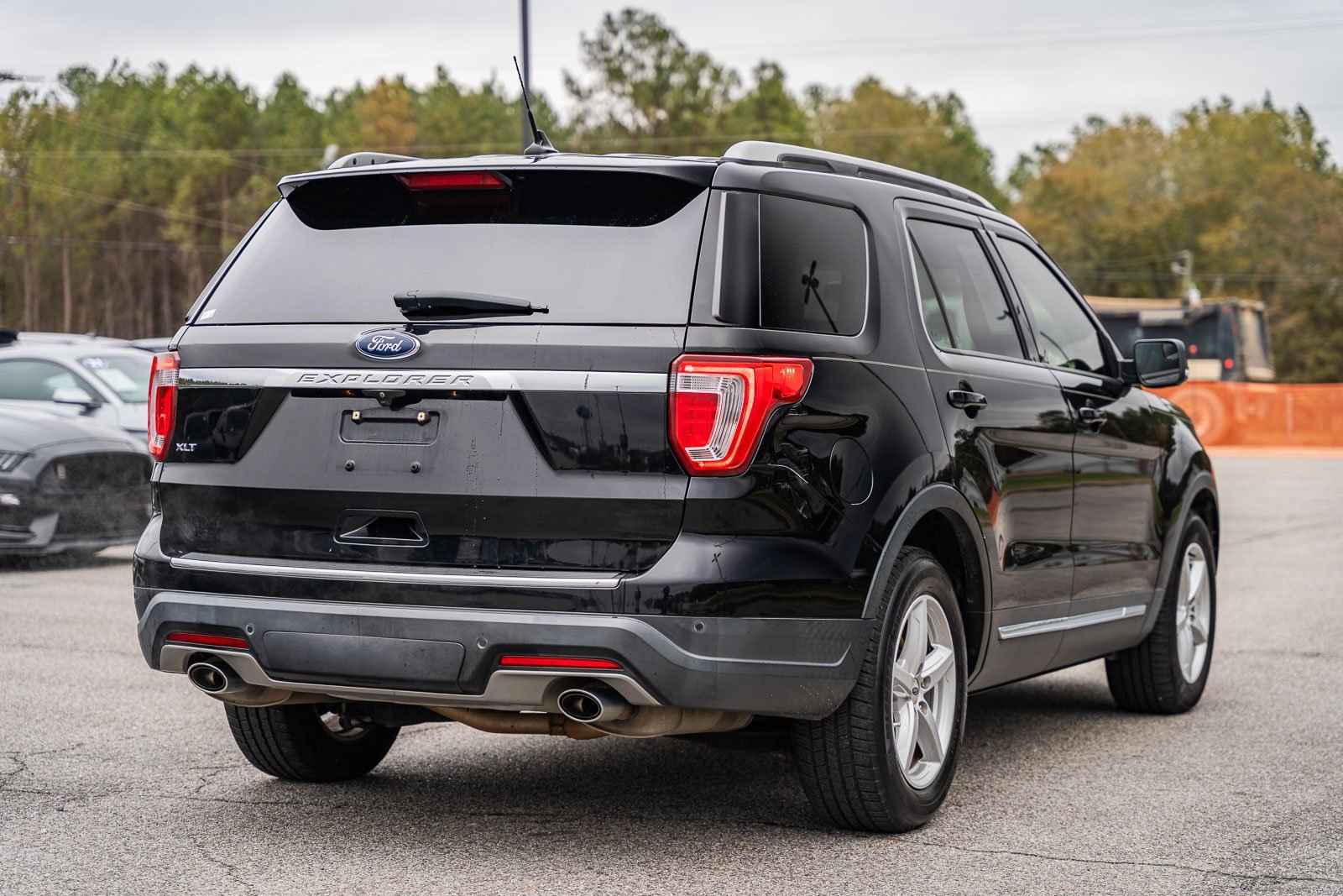 Certified 2018 Ford Explorer XLT w/ Equipment Group 202A image 7