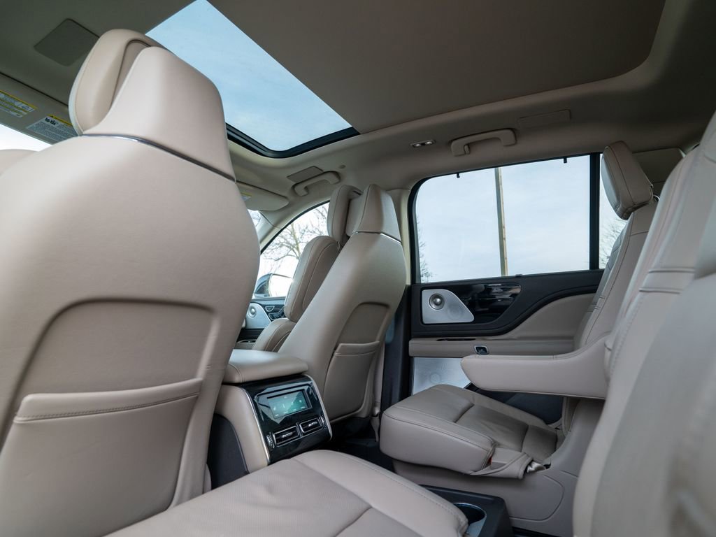 Used 2020 Lincoln Aviator Reserve w/ Equipment Group 202A image 39