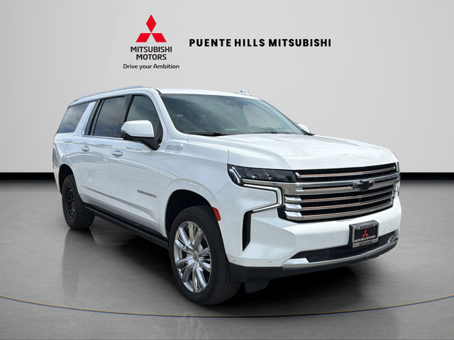 Used 2023 Chevrolet Suburban High Country w/ Advanced Technology Package AWD/4WD image 3