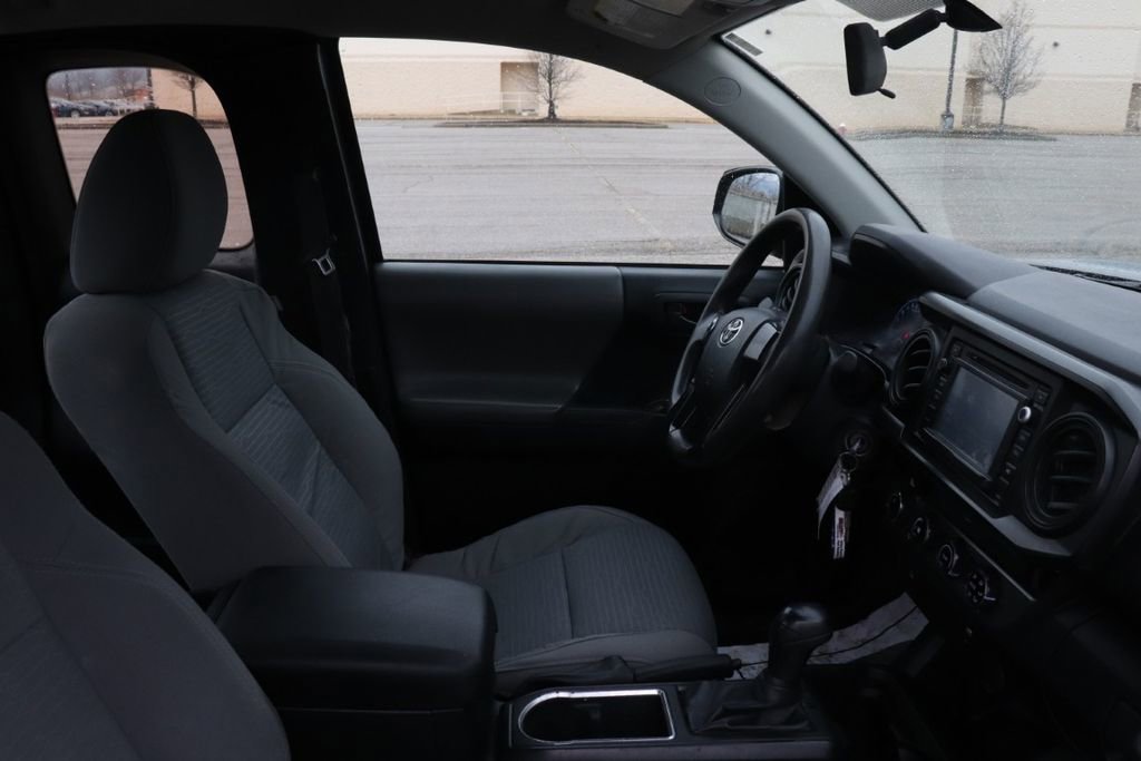 Used 2017 Toyota Tacoma SR image 10