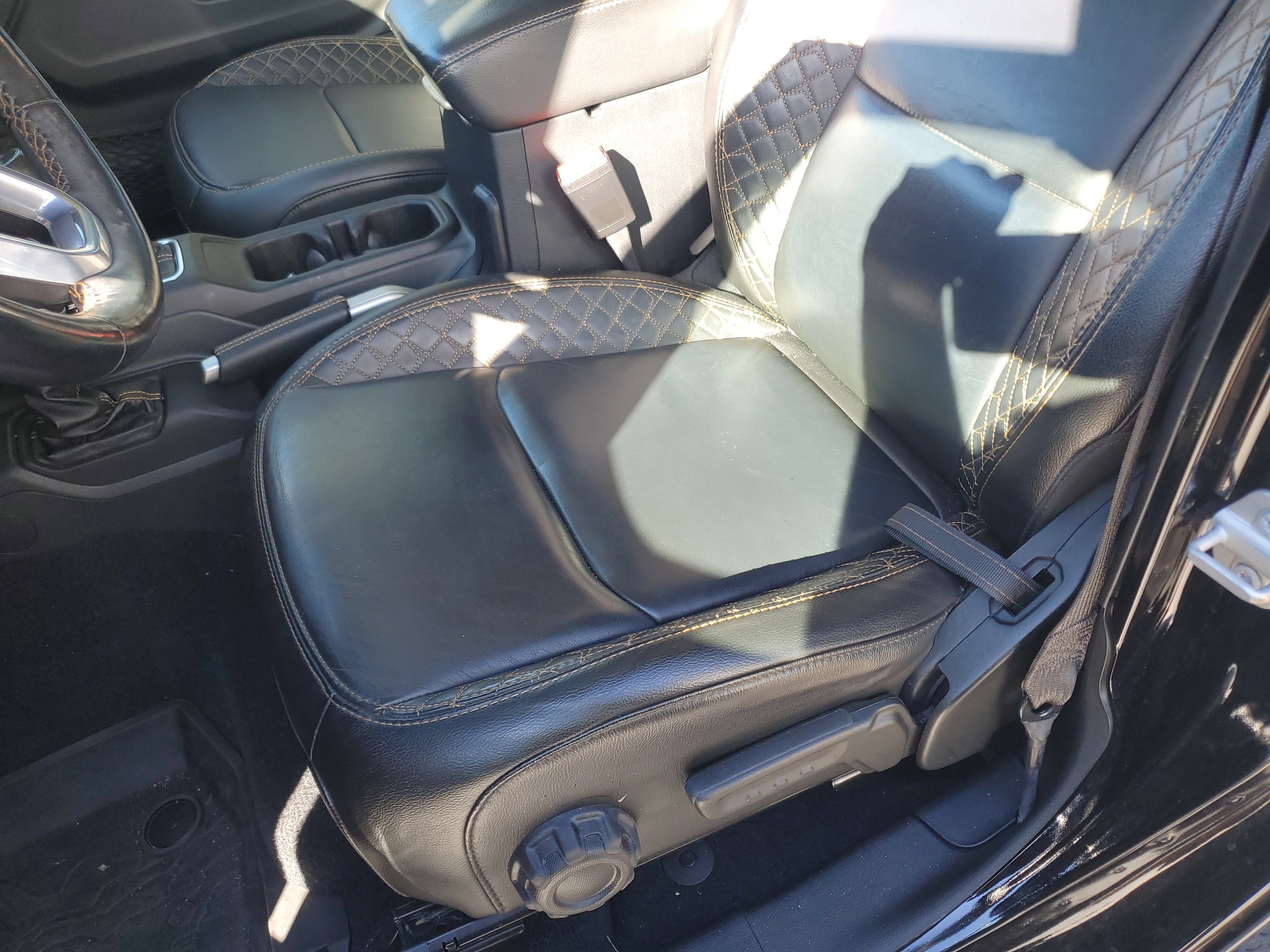 Used 2022 Jeep Wrangler Unlimited Sahara image 8