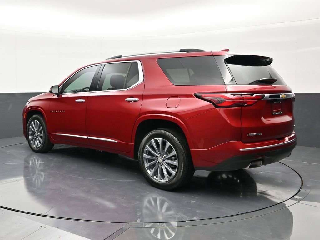 Used 2023 Chevrolet Traverse Premier FWD image 3