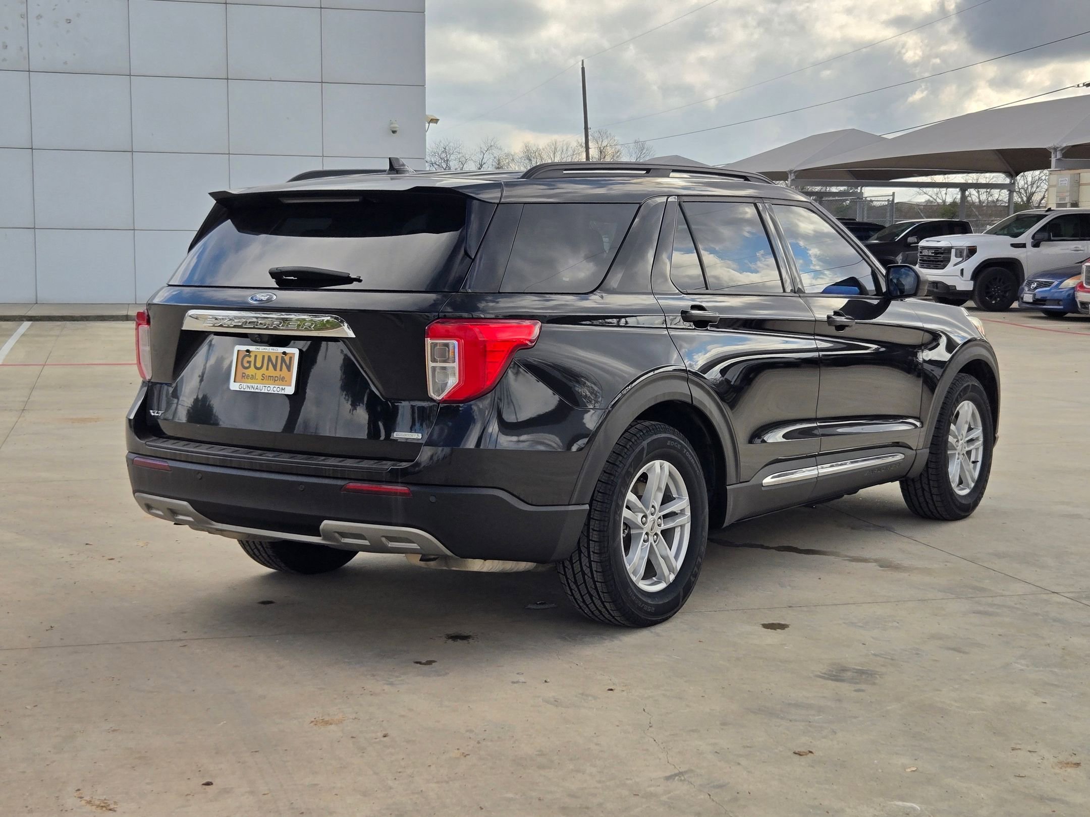 Used 2020 Ford Explorer XLT w/ Equipment Group 202A image 3