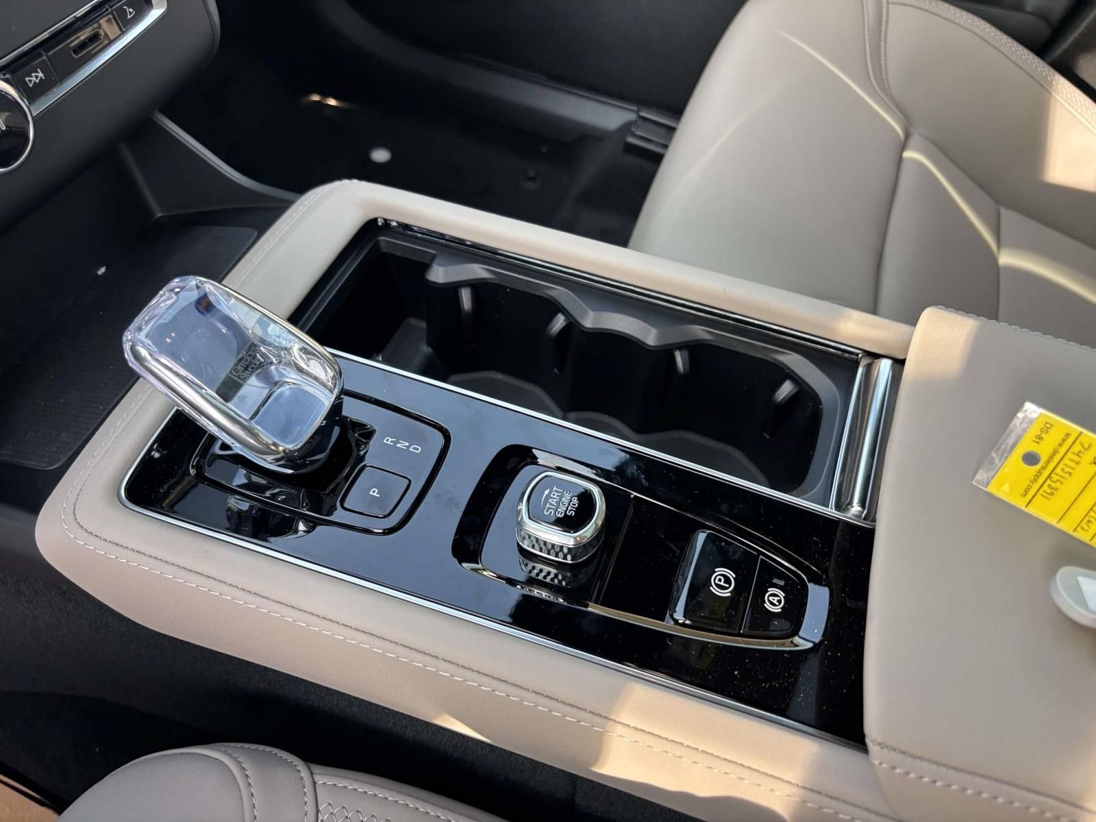 New 2026 Volvo XC90 B6 Plus w/ Protection Package Premier AWD/4WD image 23