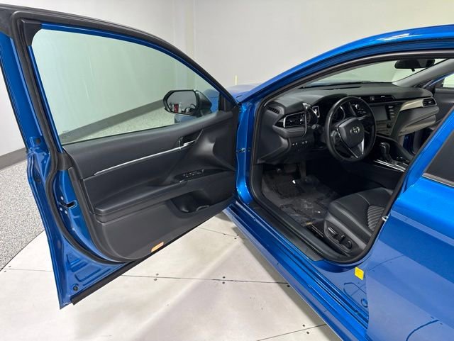 Used 2019 Toyota Camry SE w/ Carpet Mat Package FWD image 8
