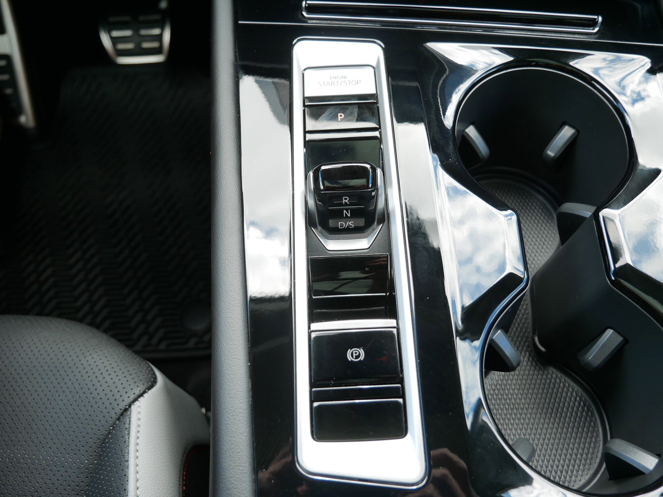 Certified 2025 Volkswagen Atlas Peak Edition SE image 32