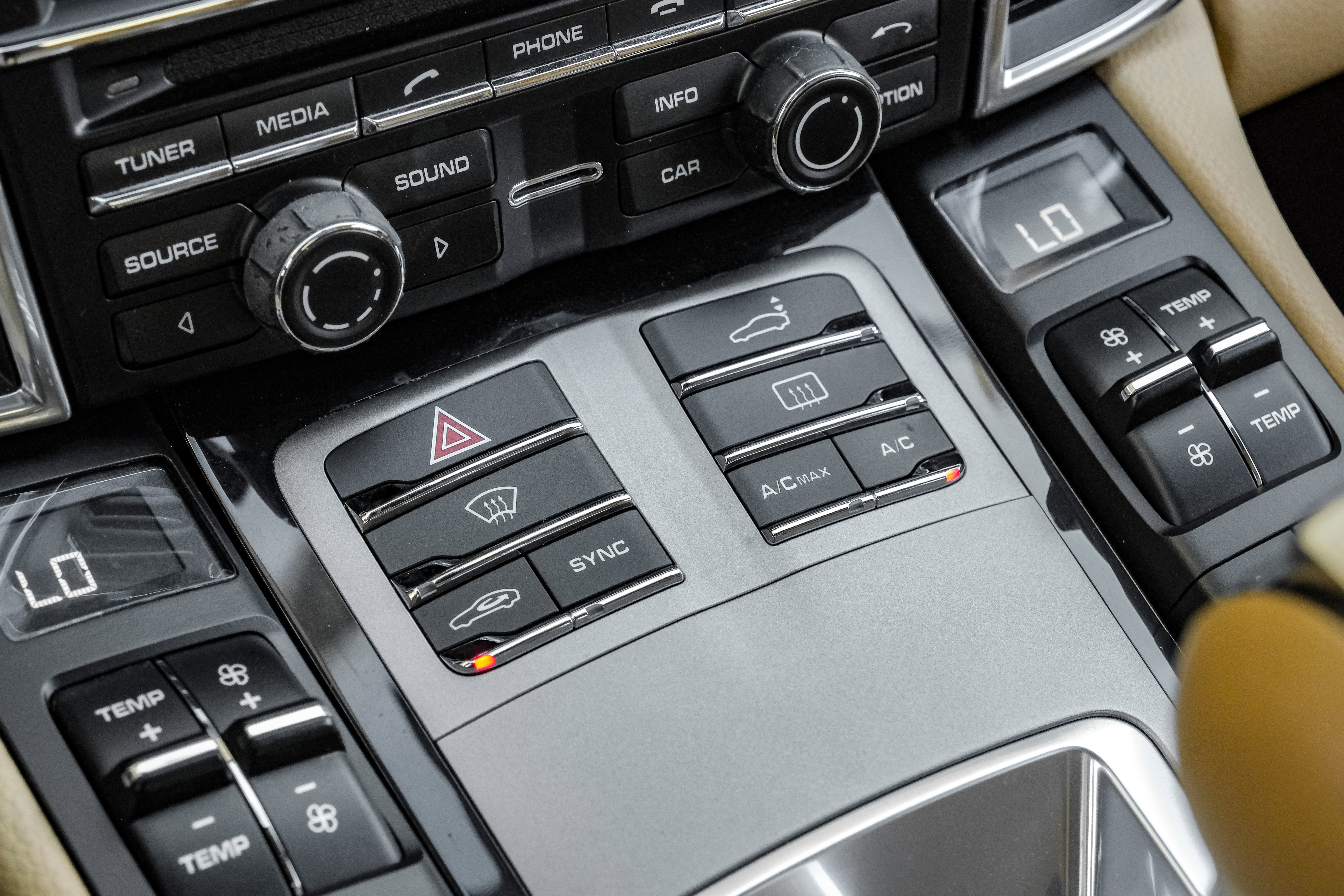 Used 2016 Porsche Panamera S w/ Premium Package Plus image 27