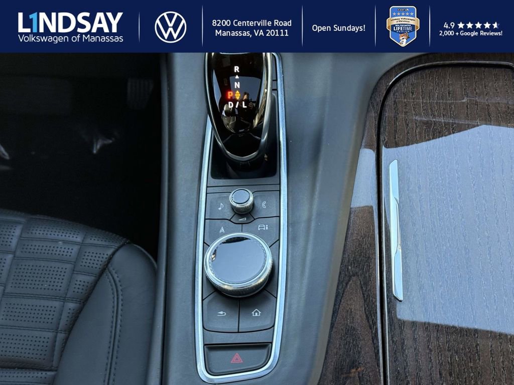 Used 2021 Cadillac Escalade Sport Platinum w/ LPO, ONYX Package image 16