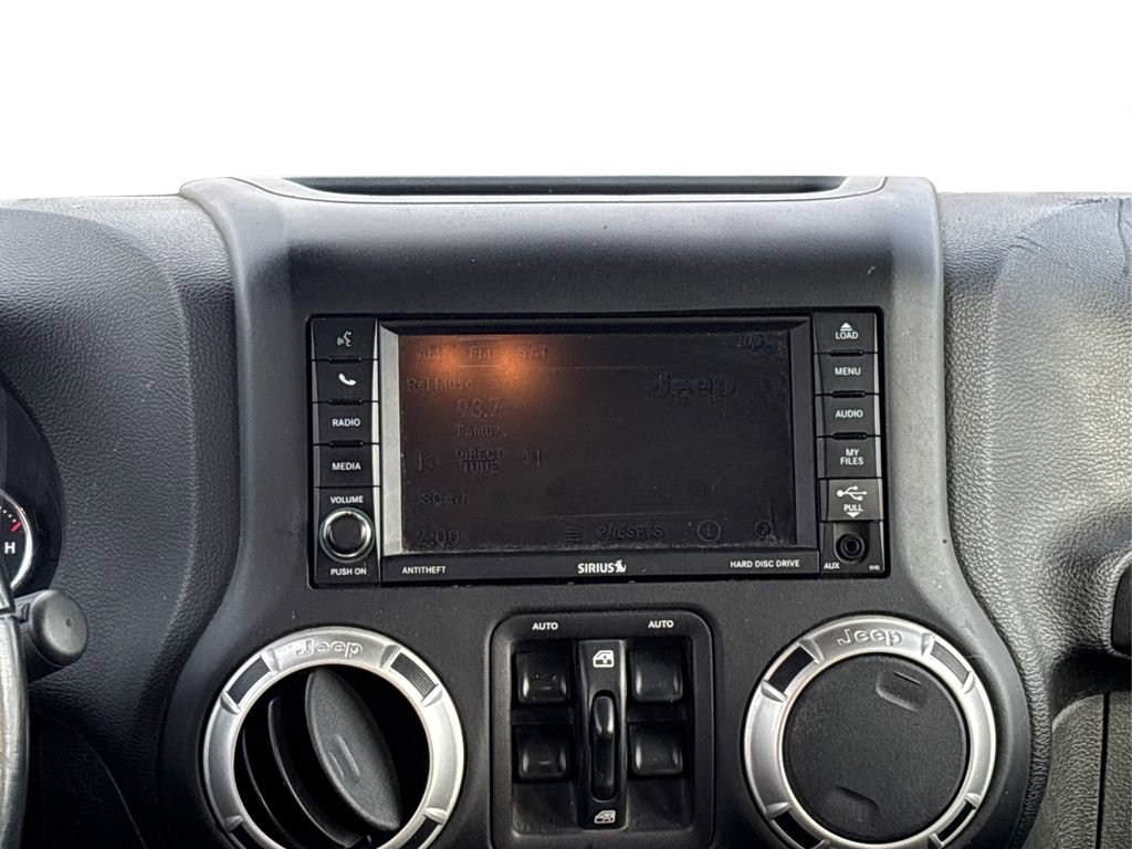 Used 2018 Jeep Wrangler Unlimited Sahara w/ Connectivity Group image 14