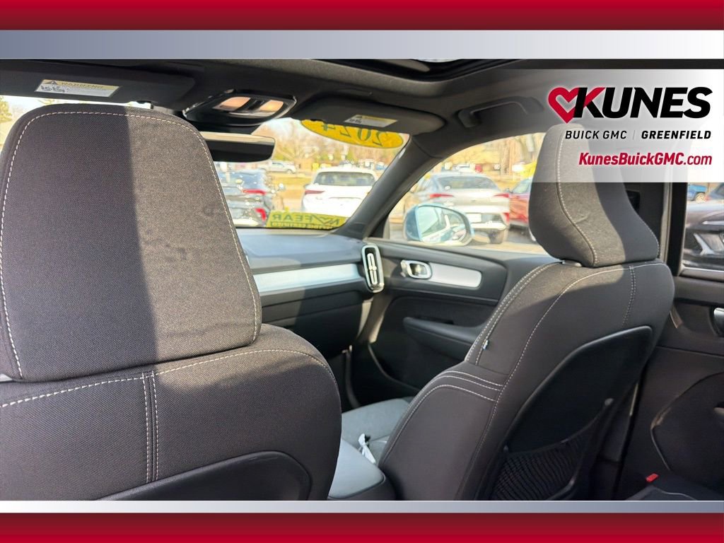 Used 2024 Volvo XC40 B5 Core AWD/4WD image 33
