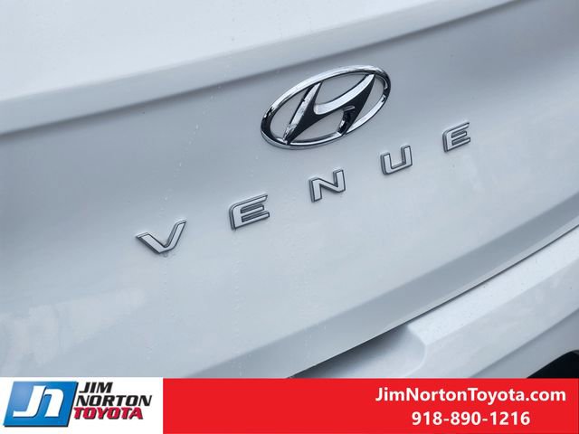 Used 2025 Hyundai Venue SEL image 11