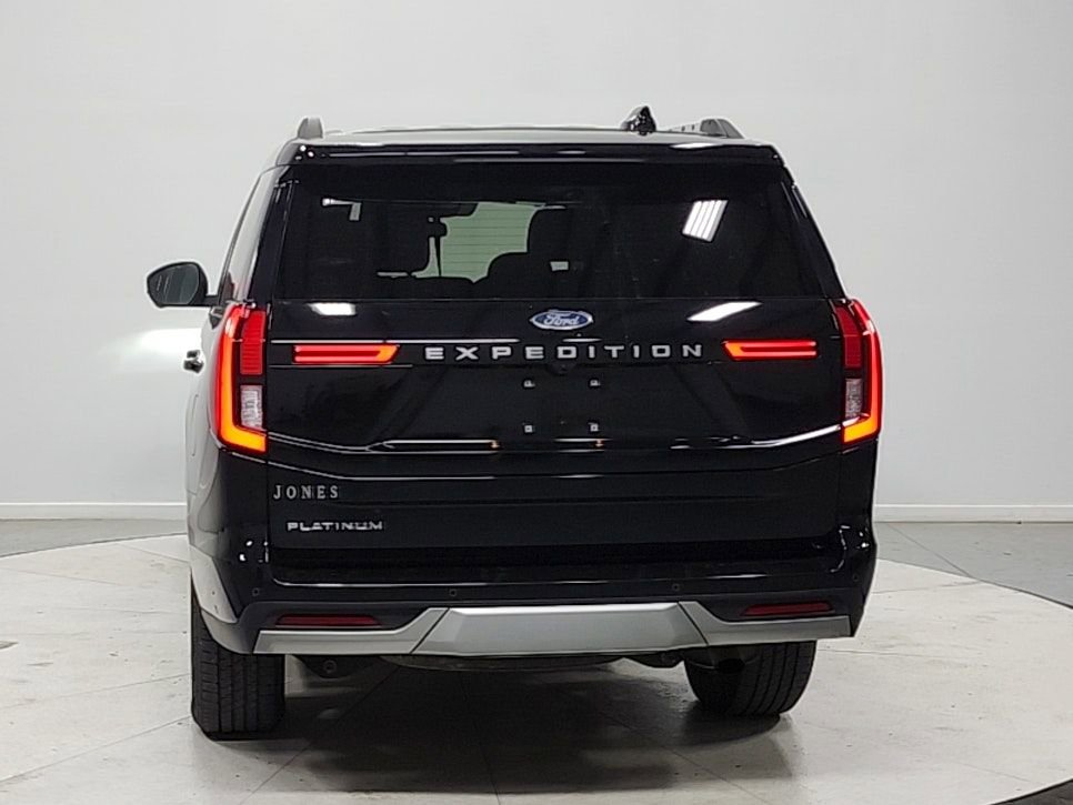 Used 2025 Ford Expedition Platinum image 6