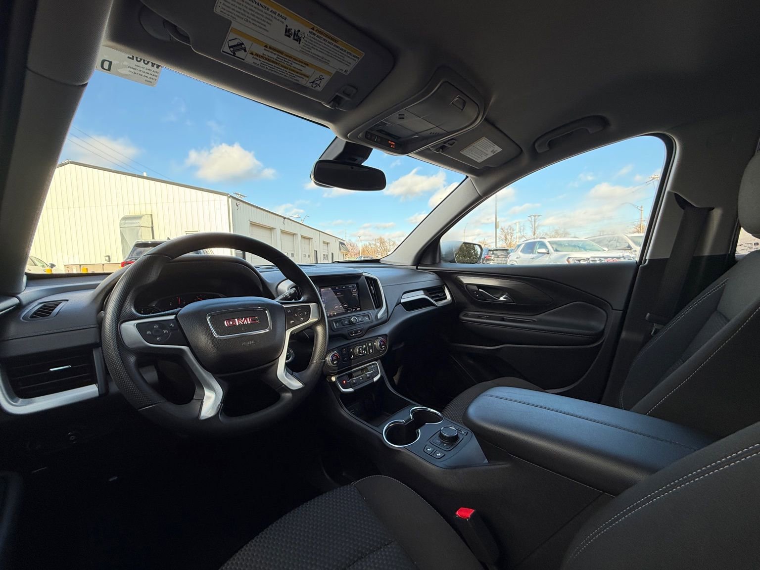 Used 2024 GMC Terrain SLE w/ Driver Convenience Package image 17