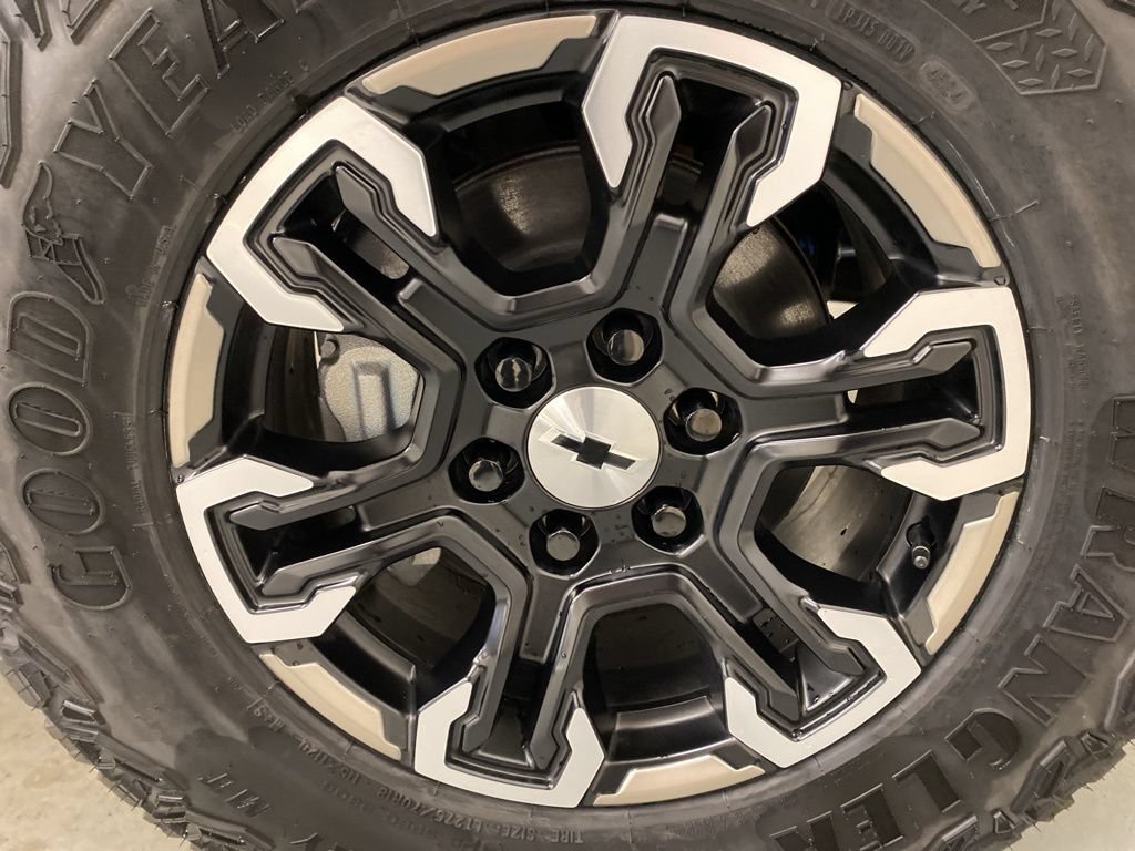 New 2025 Chevrolet Silverado 1500 ZR2 w/ Technology Package AWD/4WD image 24
