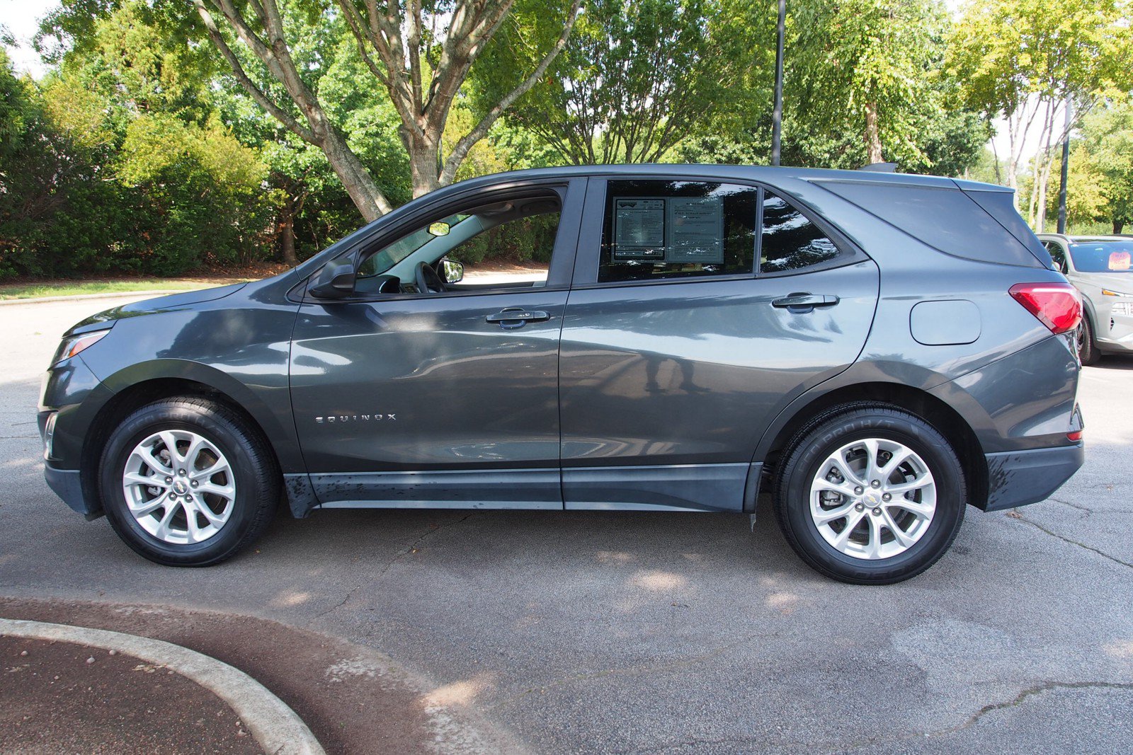 Used 2021 Chevrolet Equinox LS w/ LS Convenience Package FWD image 2