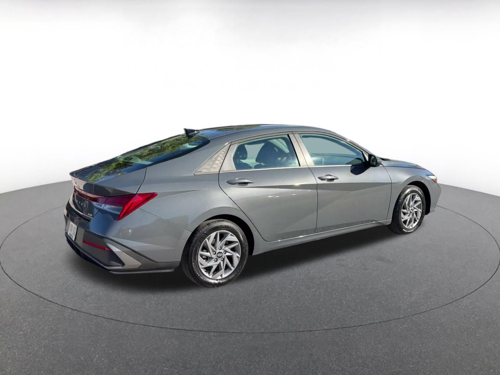 Used 2026 Hyundai Elantra Hybrid FWD image 14