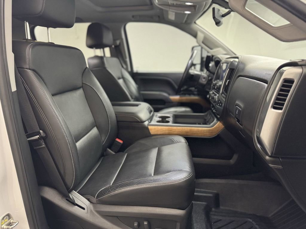 Used 2018 Chevrolet Silverado 2500 LTZ image 24