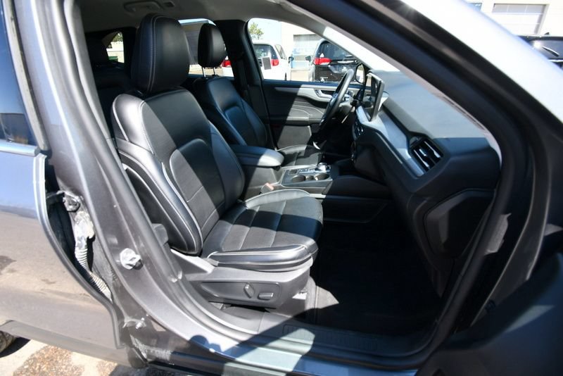 Used 2024 Ford Escape Platinum AWD/4WD image 17