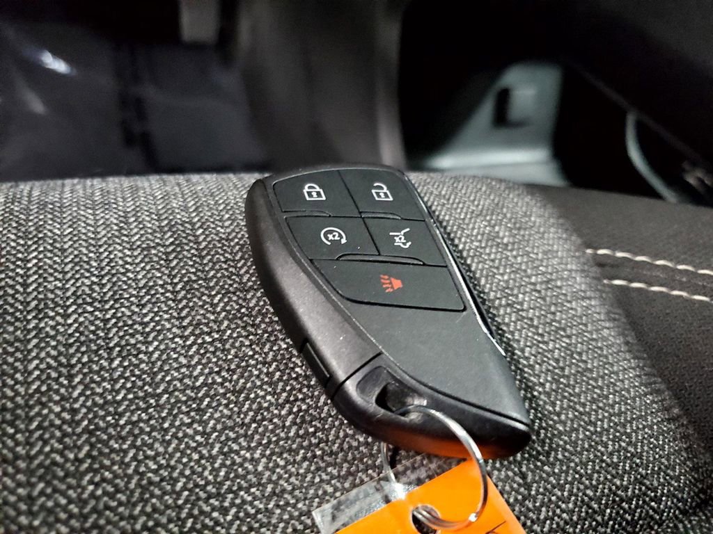 Used 2025 GMC Acadia Elevation image 33