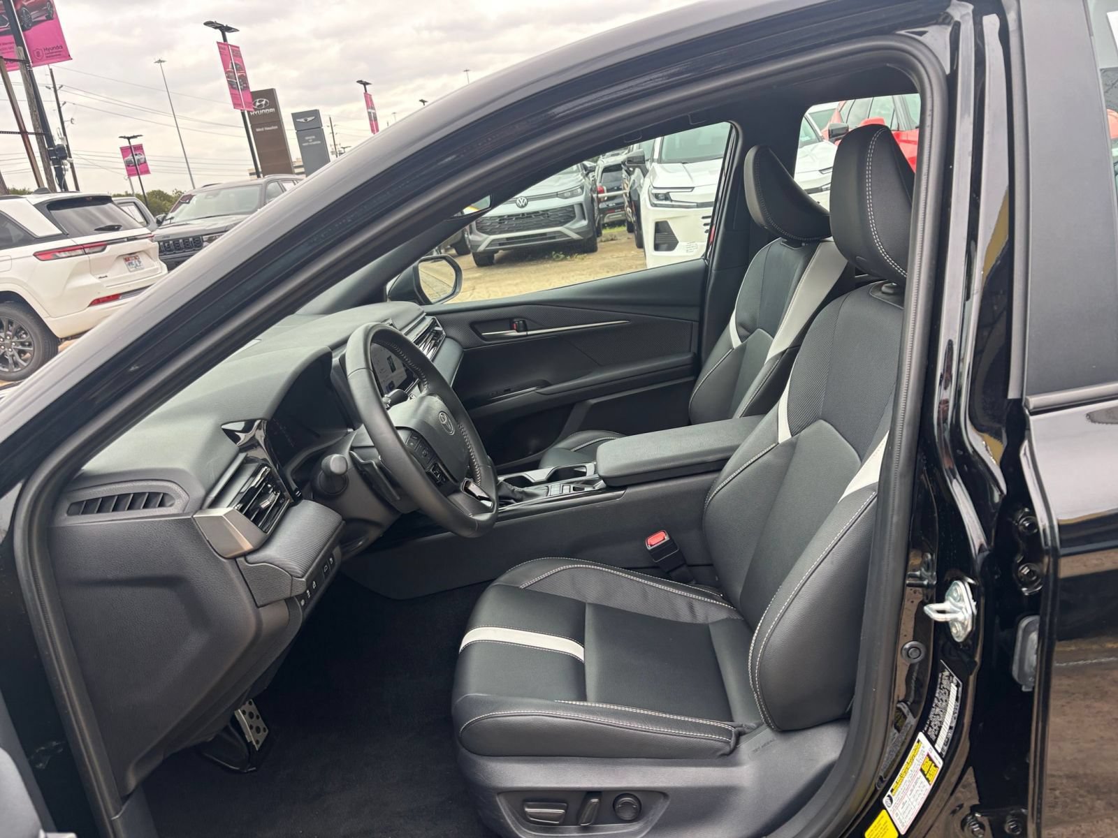 Used 2026 Toyota Camry SE FWD image 26