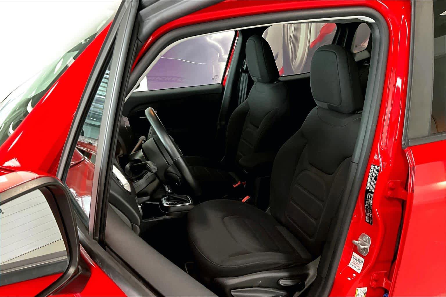 Used 2018 Jeep Renegade Latitude w/ Cold Weather Group AWD/4WD image 9
