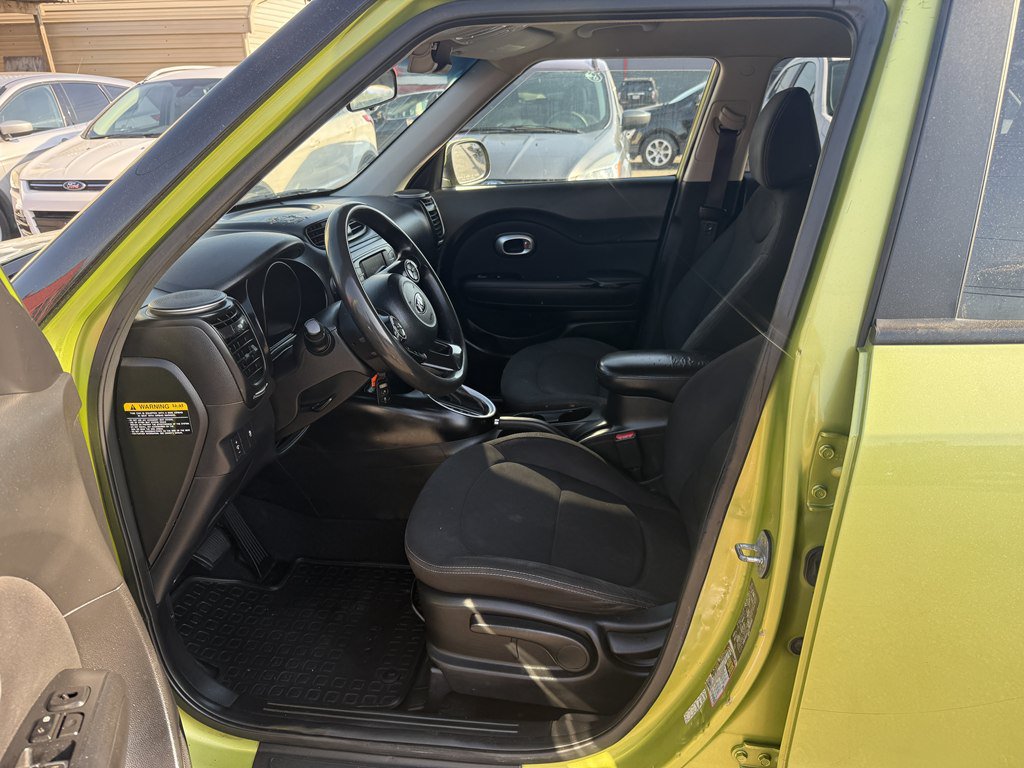 Used 2018 Kia Soul FWD image 12