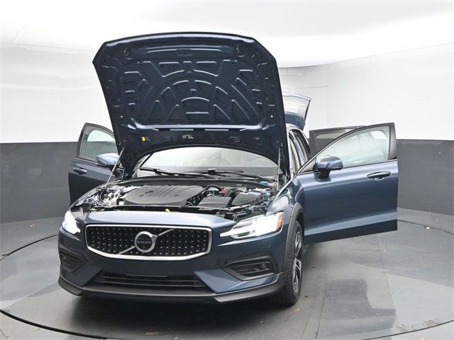 Used 2024 Volvo V60 B5 Cross Country Plus image 53