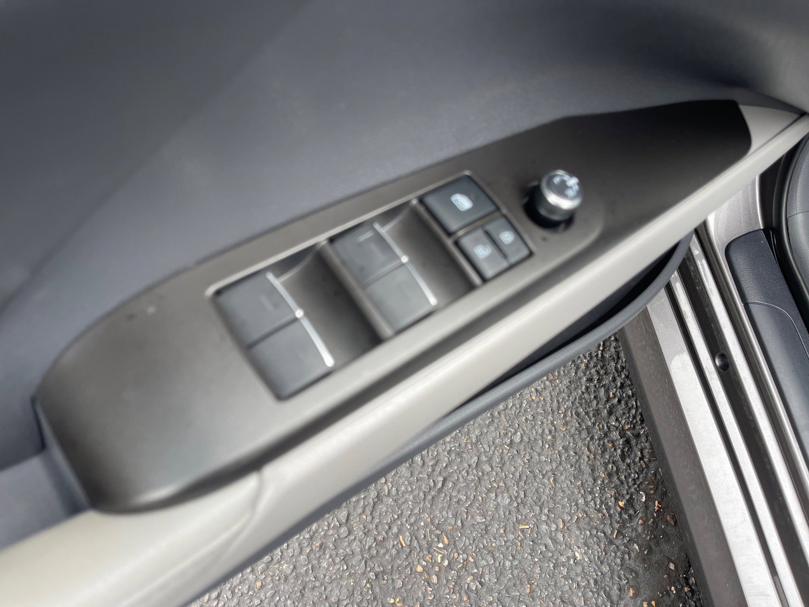 Used 2021 Toyota Camry XLE image 8