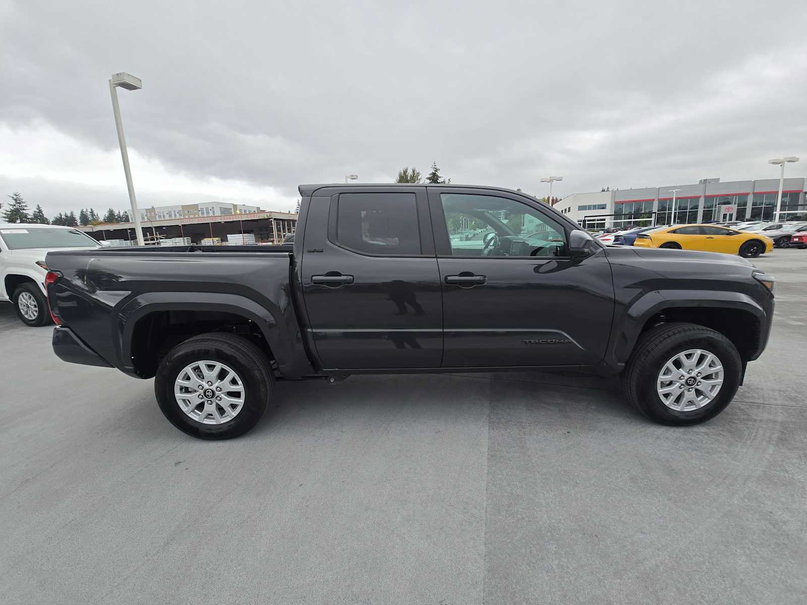 Used 2025 Toyota Tacoma SR5 AWD/4WD image 2