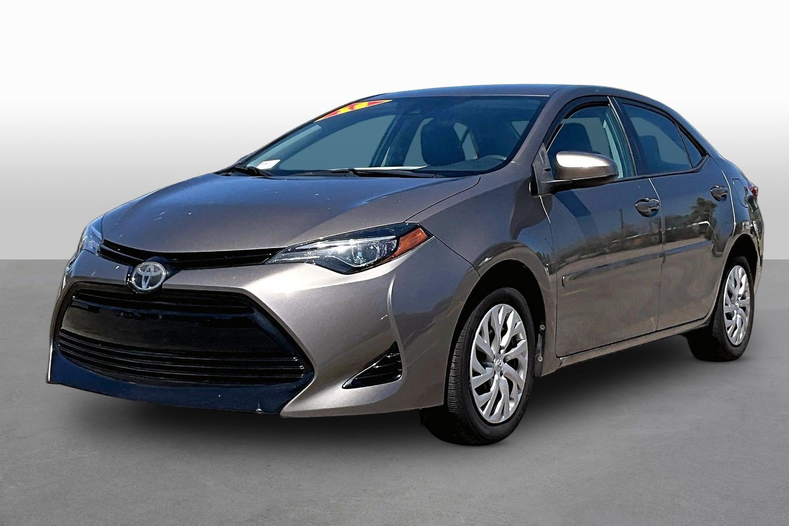 Used 2018 Toyota Corolla LE FWD image 1