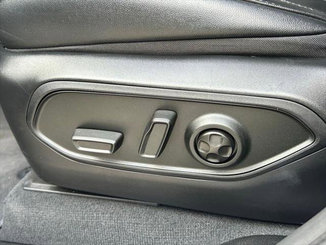 Certified 2024 Jeep Grand Cherokee Limited w/ Black Appearance Package image 19