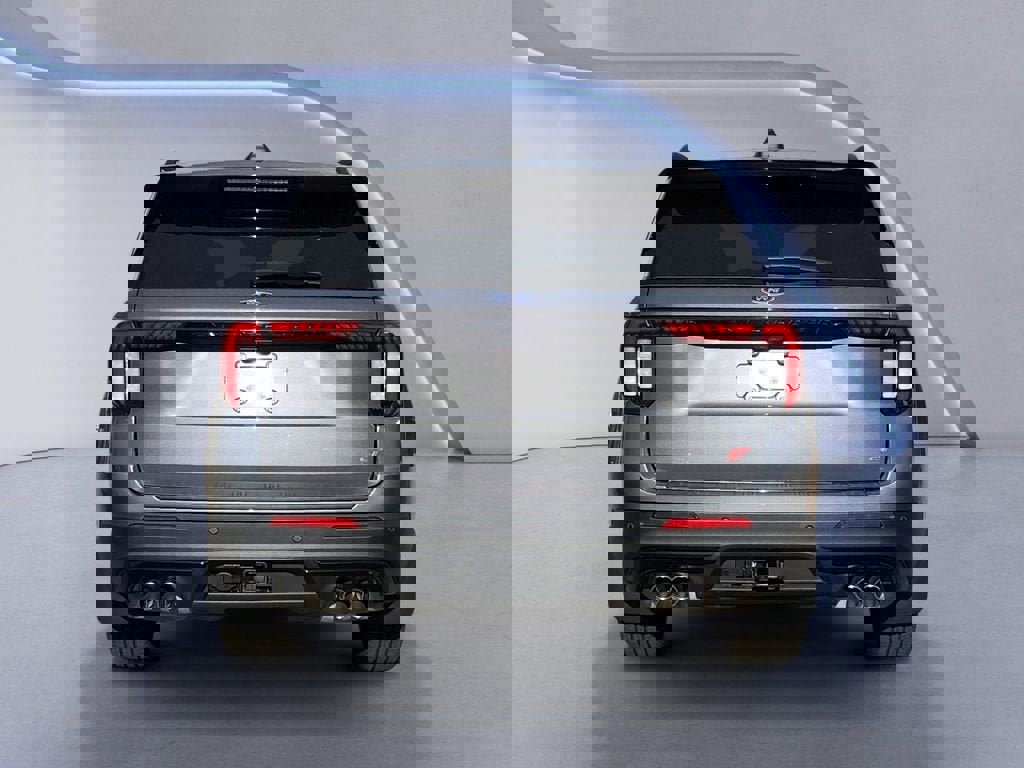 Used 2025 Ford Explorer ST image 4