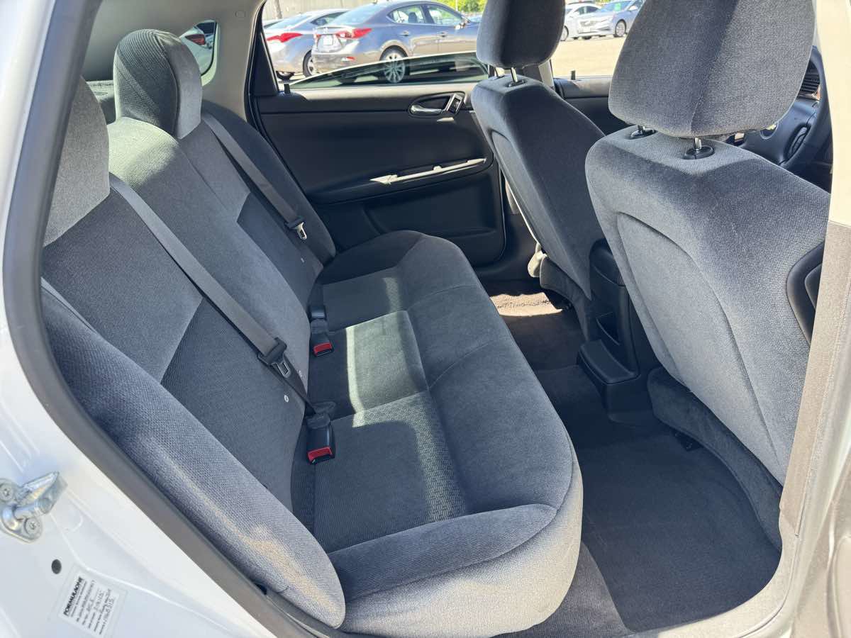 Used 2015 Chevrolet Impala LT image 15