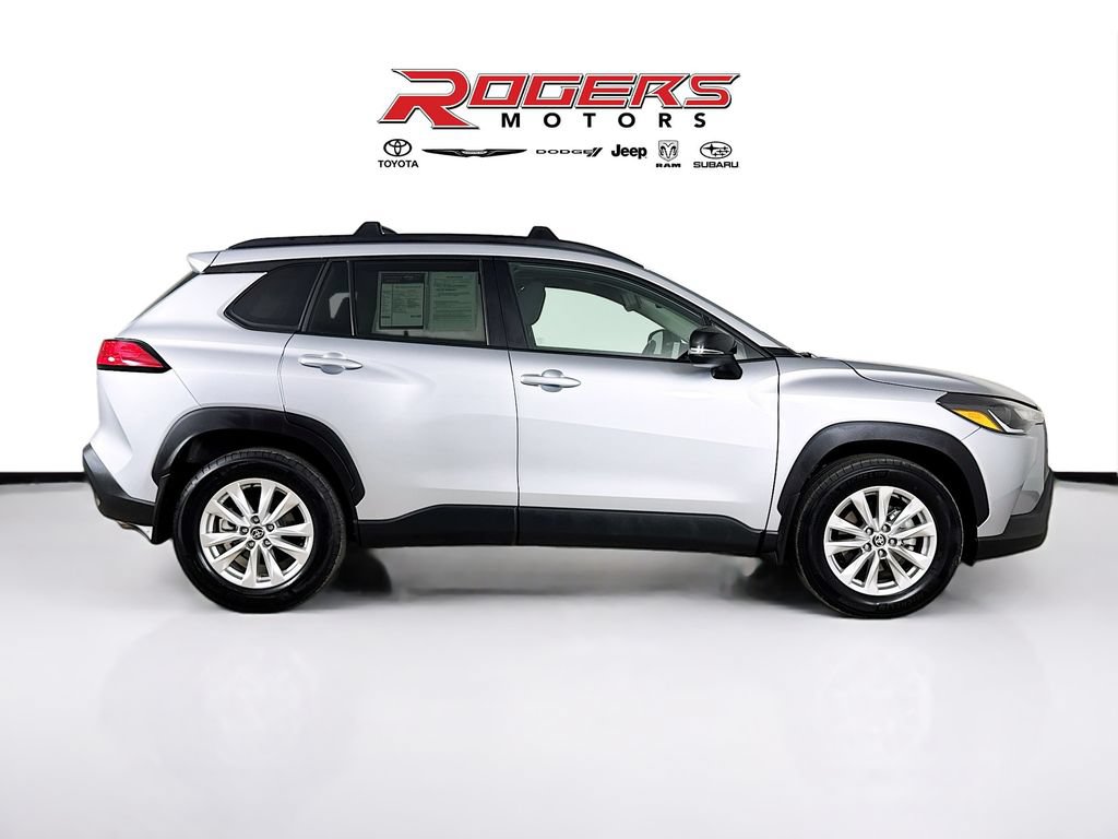 Certified 2025 Toyota Corolla Cross LE w/ Moonroof Package AWD/4WD image 14