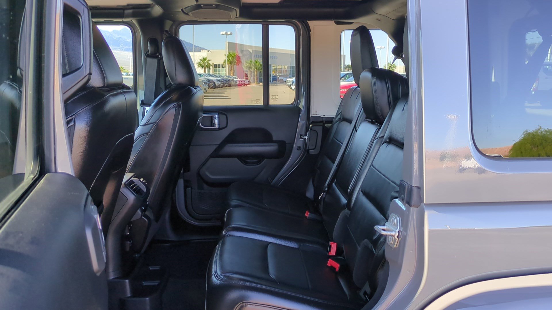 Used 2023 Jeep Wrangler Unlimited Sahara image 27