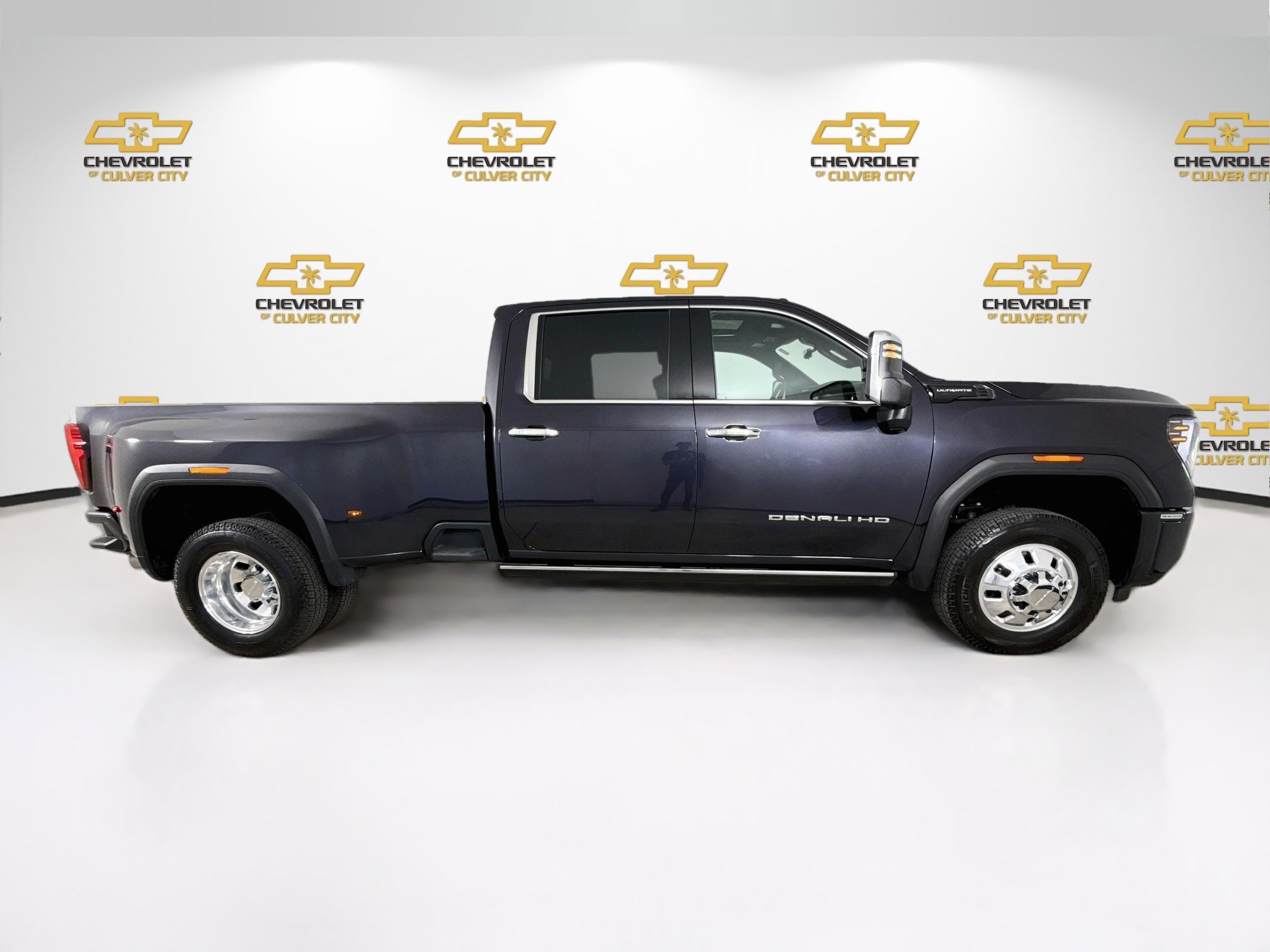 Used 2025 GMC Sierra 3500 Denali Ultimate AWD/4WD image 9