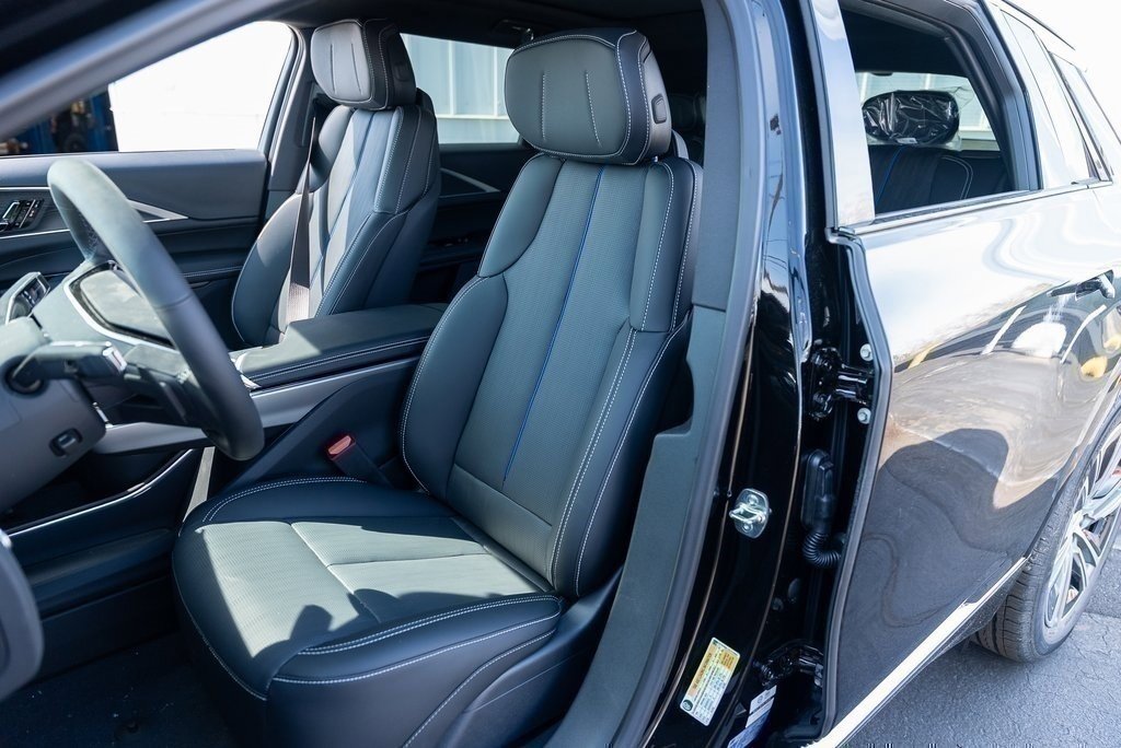 New 2025 Cadillac Lyriq Luxury image 17