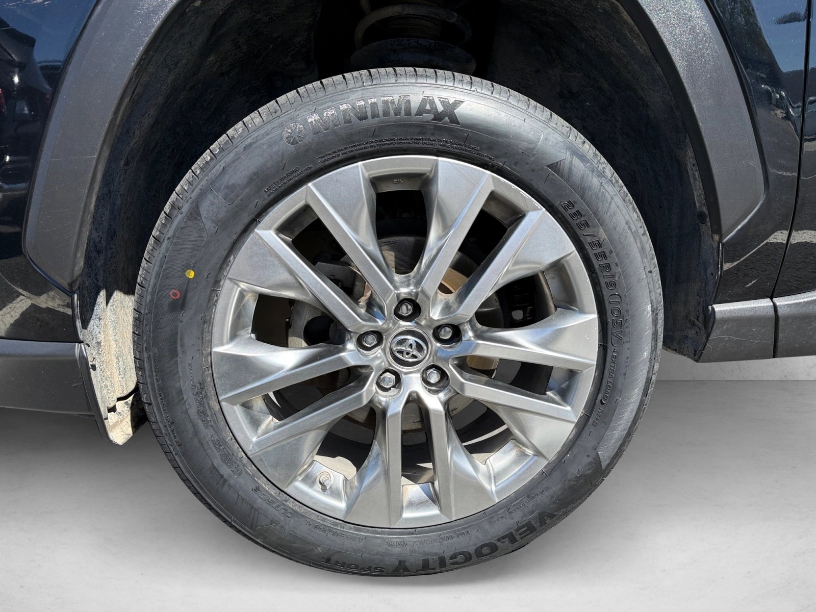 Used 2019 Toyota RAV4 Limited w/ Cold Weather Package AWD/4WD image 9