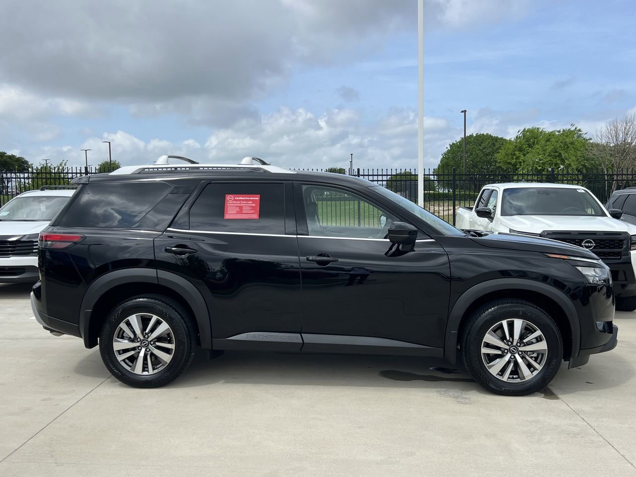 Certified 2025 Nissan Pathfinder SL AWD/4WD image 3
