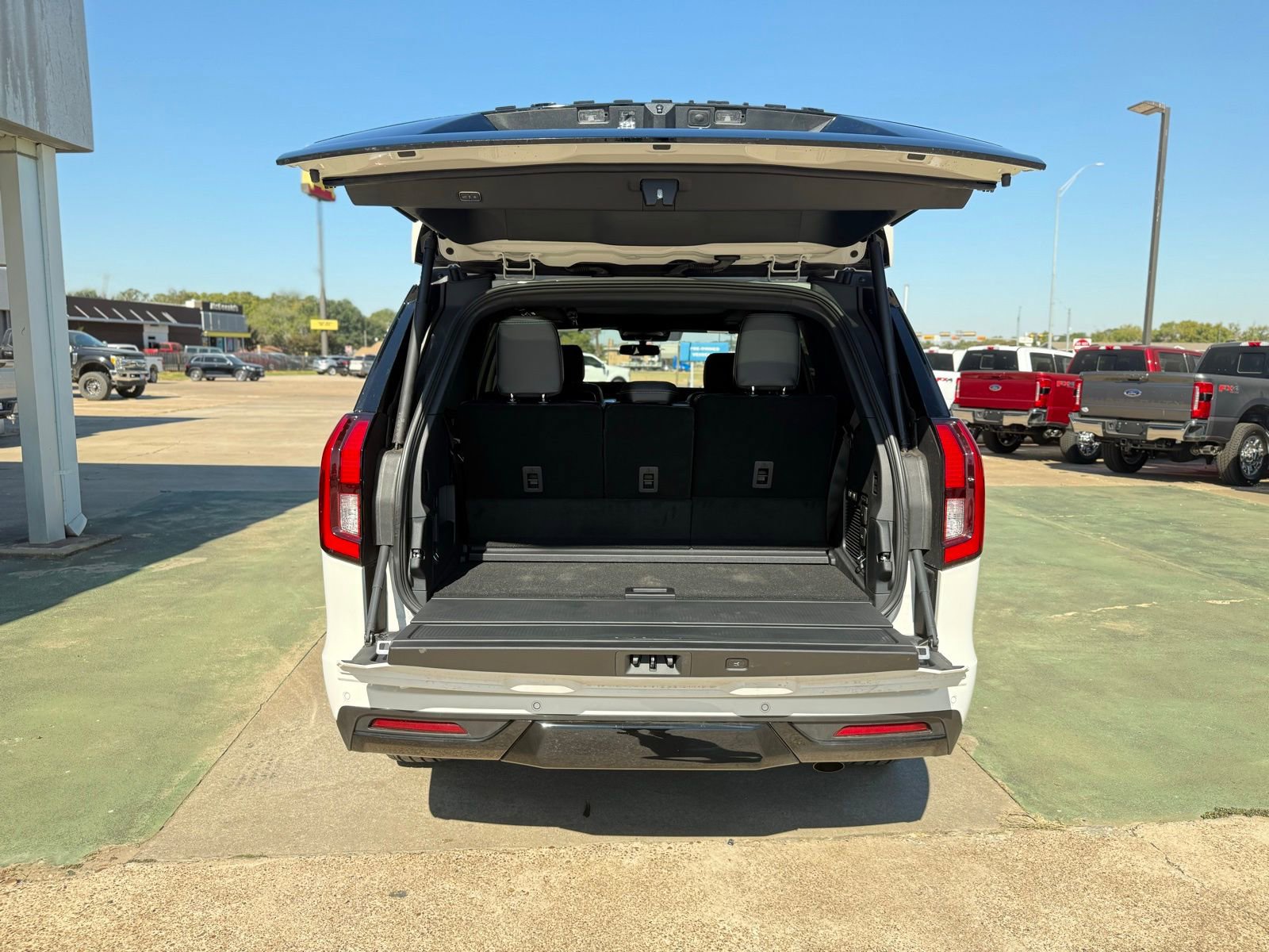 New 2025 Ford Expedition Platinum w/ Stealth Performance Package image 43