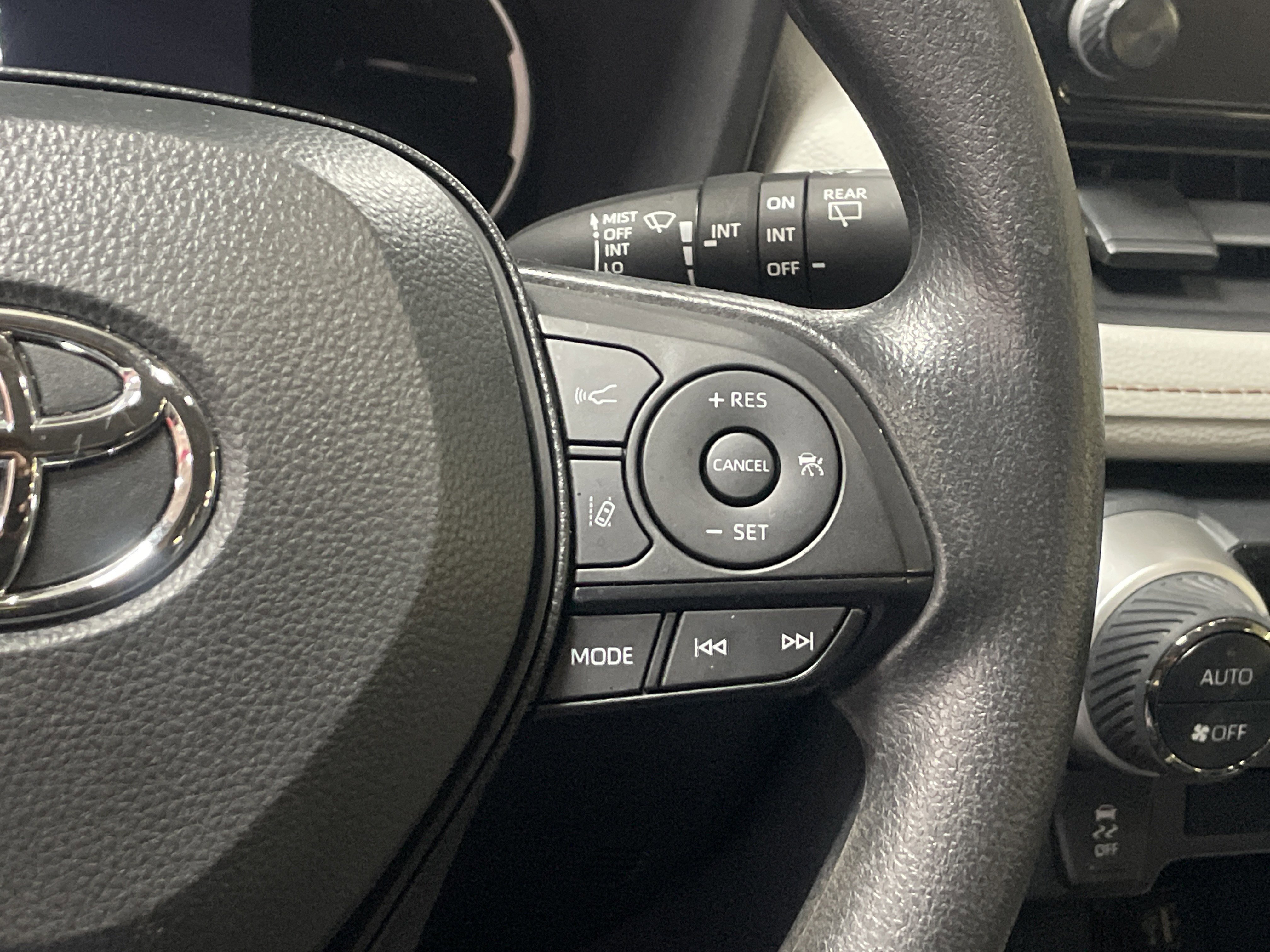 Used 2025 Toyota RAV4 XLE image 20