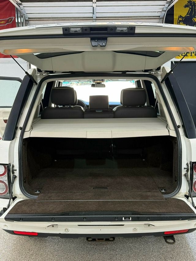 Used 2010 Land Rover Range Rover HSE AWD/4WD image 34