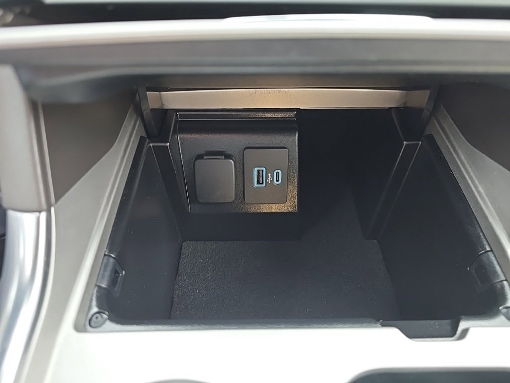 Used 2023 Ford Explorer Platinum w/ Class IV Trailer Tow Package image 9