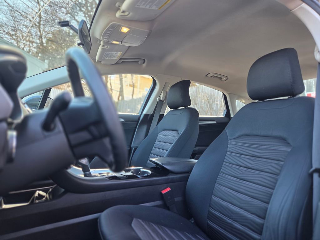 Used 2016 Ford Fusion SE image 19