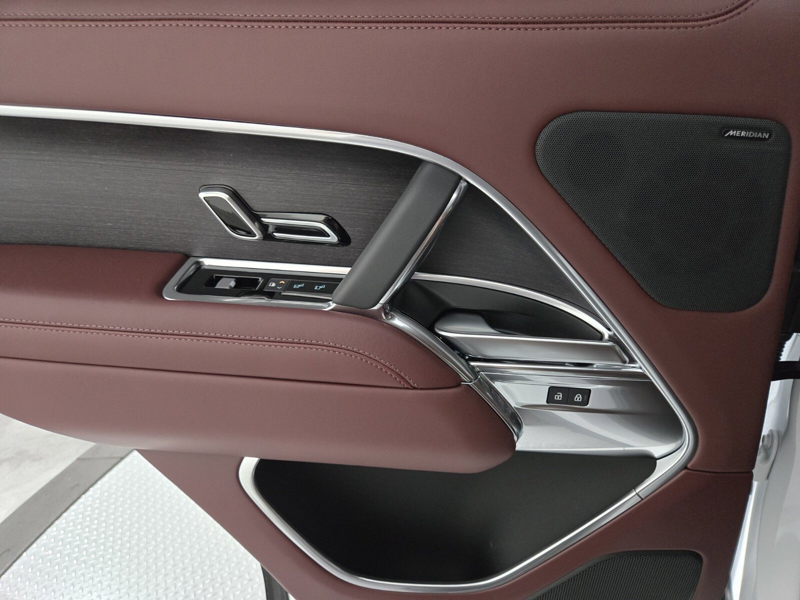 New 2025 Land Rover Range Rover SE image 20