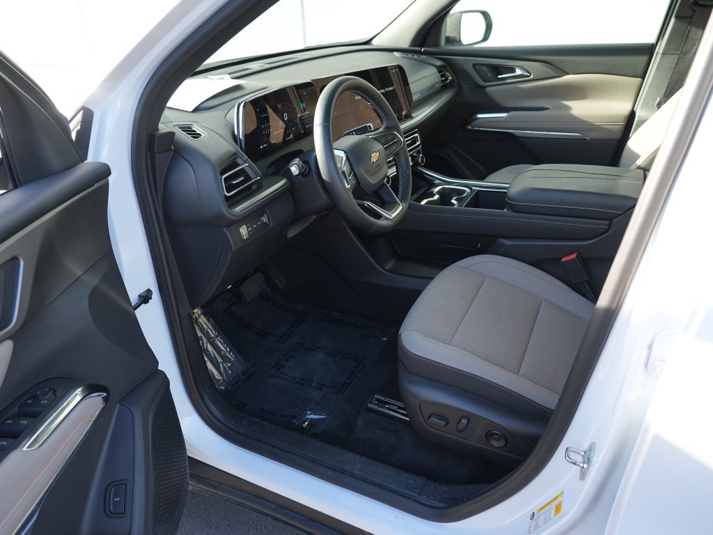 Certified 2026 Chevrolet Traverse LT w/ Driver Confidence Package AWD/4WD image 14